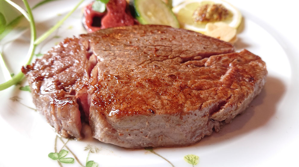 牛フィレ肉のポアレ(ステーキ)