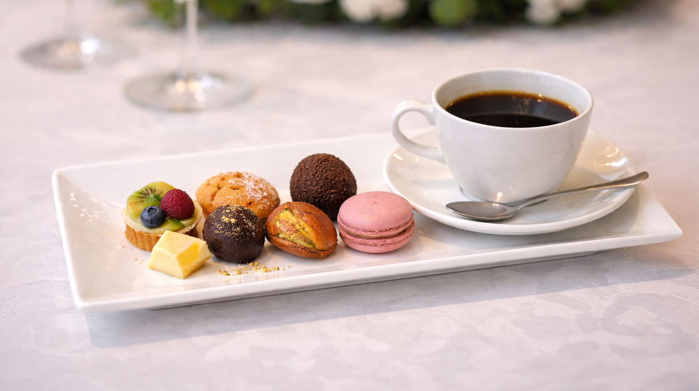 コーヒー・小菓子(プティ・フール)Café et mignardises