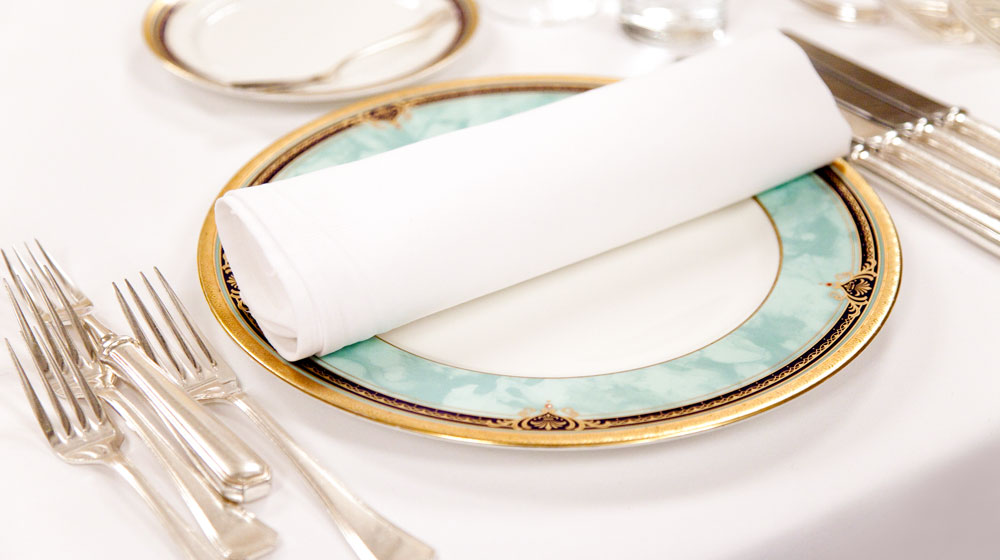 試食会ではテーブルマナーはあまり気にせずに