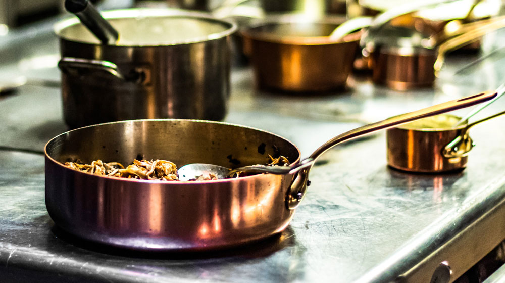 ソースとの組み合わせで印象が変わる魚料理